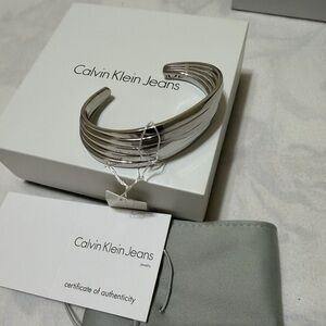 CALVIN KLEIN OPEN CUFF BANGLE